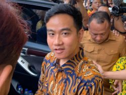 Gibran Bawa-bawa Ijazah, Benarkah Ada yang Disembunyikan?