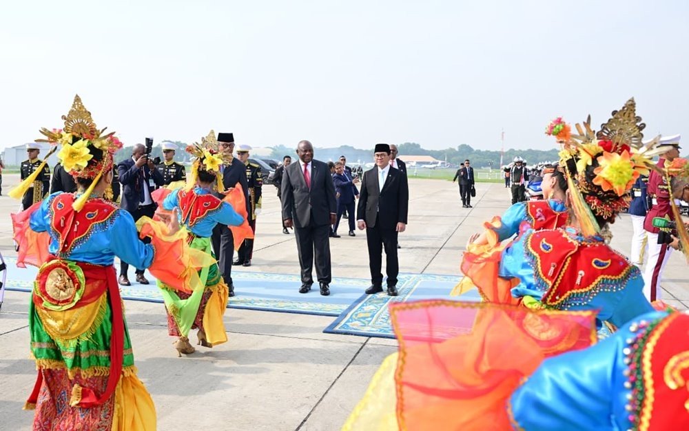 Presiden Afrika Selatan Tiba di Indonesia, Disambut Tarian Hingga Dentuman! Apa Maknanya?