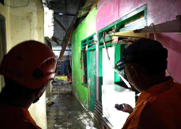 Hujan Badai Terjang Bekasi, Begini Kondisi Terkini Sejumlah Rumah yang Rusak!