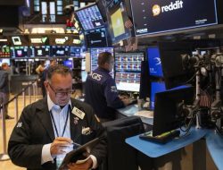 Krisis di Wall Street: Gara-gara Netflix Gagal & Perang Dagang AS-China Memanas!