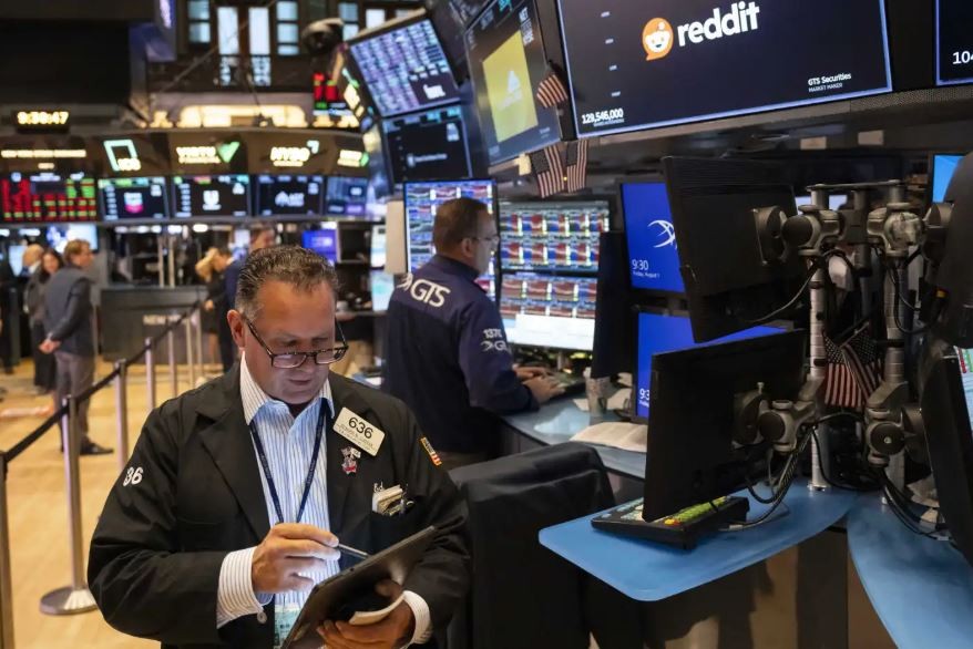 Krisis di Wall Street: Gara-gara Netflix Gagal & Perang Dagang AS-China Memanas!