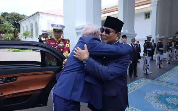 Prabowo Beri Pelukan Hangat ke Presiden Brasil di Istana Merdeka, Ada Apa?