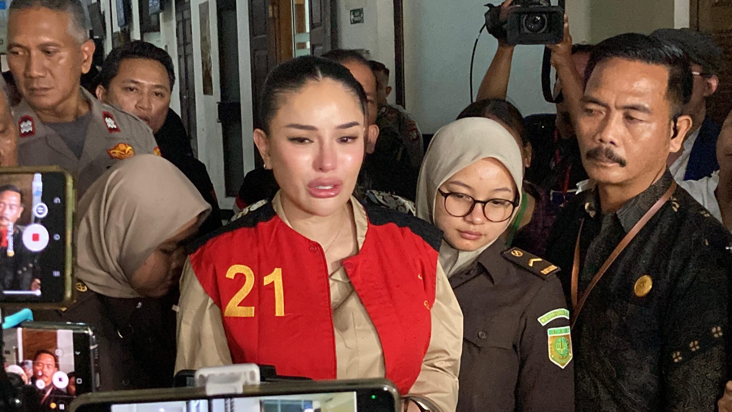 Nikita Mirzani Curhat Pilu: 8 Bulan Jauh dari Anak, Rindu Ini Sungguh Menyiksa!