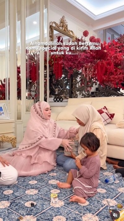 Cerai Usai Suami Jadi PPPK, Kisah Pilu Melda Safitri Berubah Jadi Haru Berkat Shella Saukia