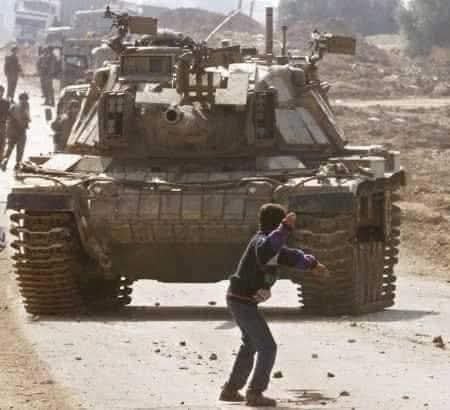 Sosok Faris Odeh: Bocah 15 Tahun yang Tantang Tank Israel Hanya dengan Sebuah Batu