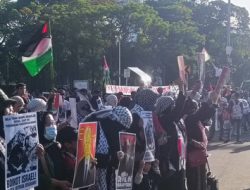 Demo Palestina Gempark Kedubes AS: Rock, Massa, dan Tuntutan Tegas untuk Israel