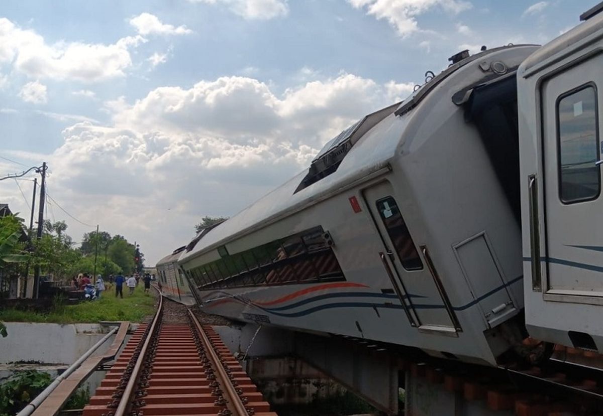 KA Purwojaya Anjlok di Bekasi, KNKT Didesak Usut Tuntas: Apa Penyebab Sebenarnya?