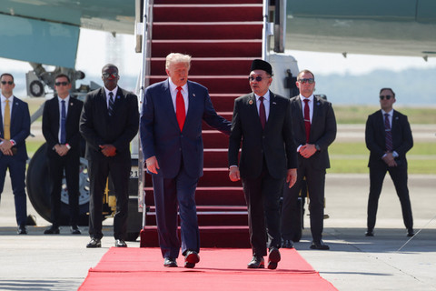 Donald Trump Jadi Penengah Damai: Misi Rahasia Atasi Perang Ranjau Thailand-Kamboja Terungkap!