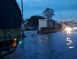 Banjir Kaligawe Semarang Tembus 60 cm, Lalu Lintas DIALIHKAN!