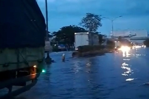 Banjir Kaligawe Semarang Tembus 60 cm, Lalu Lintas DIALIHKAN!