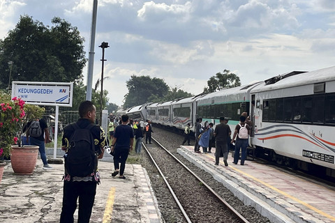 KA Purwojaya Anjlok di Bekasi, 9 Perjalanan KA Dibatalkan! Ini Dampaknya