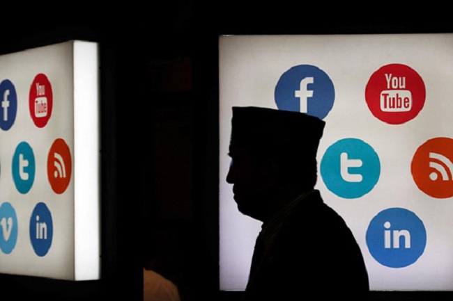 Bahaya Performative Altruism: Ketika Kebaikan di Medsos Hanya Pencitraan?