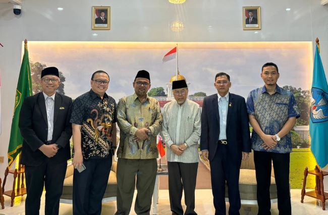 Dari Toilet Pesantren ke Kursi Wakil Menteri: Kisah Nostalgia Man Sokry Kembali ke UIKA Bogor