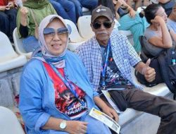 Kakek 70 Tahun Asal Blitar Buktikan Gaya Hidup Tak Pernah Tua, Nonton Langsung MotoGP Malaysia 2025!