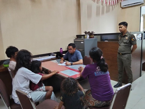 Fakta Mengejutkan Keluarga Pengemis di Pekanbaru, Punya Rumah Mewah dan Tipu Warga!