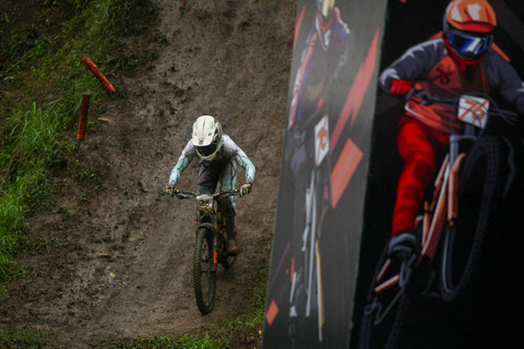 Pandu Satrio, Debutan 19 Tahun yang Hajar Senior dan Jadi Juara Umum Indonesian Downhill 2025!