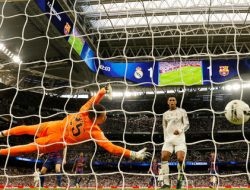 Real Madrid Hancurkan Barcelona 2-1: Puncak Klasemen Tak Tergoyahkan!