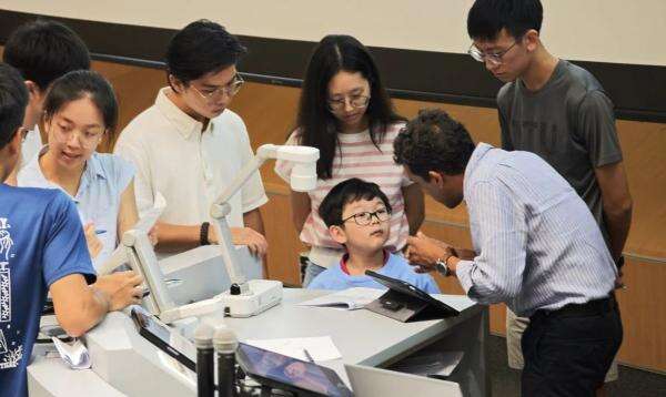Anak 7 Tahun dengan IQ 154 Kuliah Kimia di NTU, Netizen: Jir, Umur Segitu Gue Lagi Belajar Nerbangin Layangan!