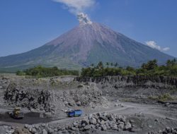 Gunung Semeru Erupsi 3 Kali dalam Sehari, Ini yang Harus Dilakukan Warga Sekarang!