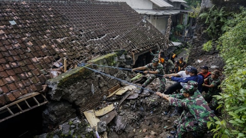 Tanah Longsor di Ponpes Attohiriyah Tewaskan 1 Santriwati: Ini Kronologi dan Penyebabnya