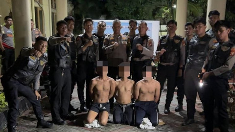 Polisi Gagalkan Tawuran Mengerikan di Kemayoran, 3 Pemuda Diamankan Bawa Celurit dan Petasan!