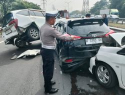 Tabrakan Beruntun Mengerikan di Tol Waru-Juanda, 4 Mobil Ringsek dan Kerugian Capai Rp 30 Juta!
