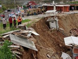 Longsor Dahsyat di Jalur Lintas Selatan Tulungagung, 2 Warung Ludes Tertimbun!