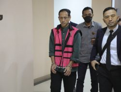 Terungkap! Rahasia Grup WA Mas Menteri Core Team Nadiem dan Skandal Chromebook Rp 9,3 T