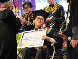 Ibu Rela Naik Motor 4 Tahun Demi Anak Disabilitas Lulus Cumlaude, Kisah Harunya Bikin Terenyuh