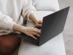 10 Laptop ASUS Terjangkau 2024: Spek Tinggi, Harga Bikin Ngiler!