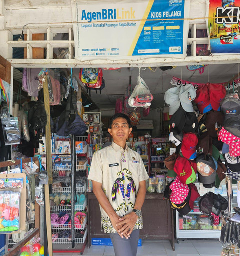 Dari Kelas ke Kios: Kisah Hamjah, Guru yang Menjadi Pahlawan Keuangan di Pedalaman Papua