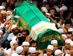 Larangan Meninggikan Suara Saat Iringi Jenazah, Ini Penjelasan Ustadz yang Bikin Tercengang