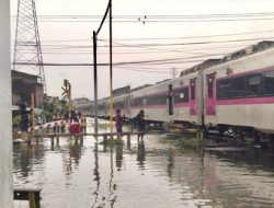 Banjir Semarang Lumpuhkan KA, KAI Gunakan Lokomotif Tahan Air Ini untuk Evakuasi