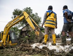 Tanggul Sungai Gandam di Pati Jebol 3 Titik, Begini Upaya Perbaikannya
