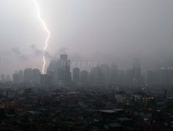 Waspada Hujan Petir di Jakarta Hari Ini! Ini Wilayah Paling Berisiko Menurut BMKG