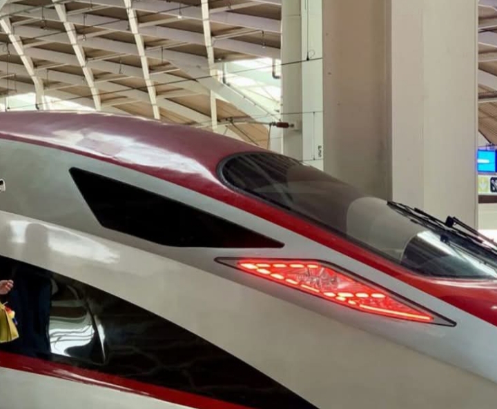 Misteri Kereta Cepat Whoosh: Proyek Prestisius atau Beban Utang Berbahaya yang Dirahasiakan?