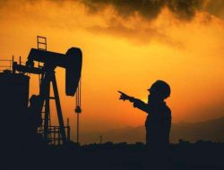 Minyak Anjlok 2% Lagi! Sanksi Rusia vs Rencana OPEC+, Mana yang Akan Menang?