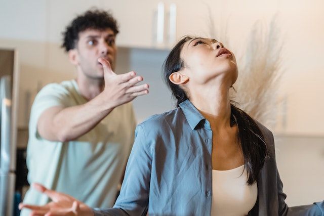 Arti Mimpi Bertengkar: 20+ Tafsir & Makna Psikologis yang Bikin Merinding!