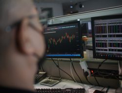 IHSG Lesu Tersungkur, 5 Saham Ini Justru Anjlok Hingga 19%!