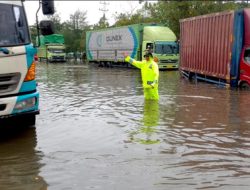 Banjir Pantura Semarang Lumpuh Total, Genangan 90 Cm Hantui Kaligawe!