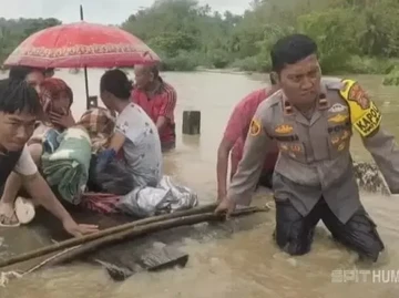 Warga Terjebak, Polres Kolaka Bergerak Cepat: Ini yang Terjadi Saat Banjir Melanda Watubangga