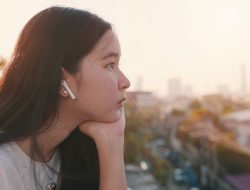 7 Lagu yang Bikin Kamu Berasa Jadi Main Character di Film Hidupmu Sendiri