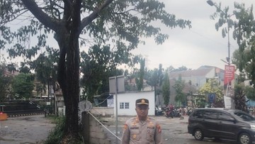 Banjir Depok Landa Jalan Raya Sawangan, Arus Lalu Lintas Tersendat Hingga Sore!