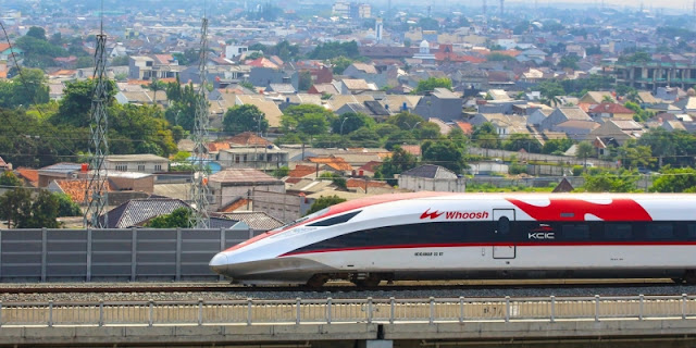 Menguak Kerugian Whoosh: Benarkah Proyek Kereta Cepat Hanya untuk Gengsi Semata?