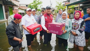 Mensos Tinjau Banjir Semarang: Bantuan Langsung Hingga Rp 15 Juta untuk Korban!