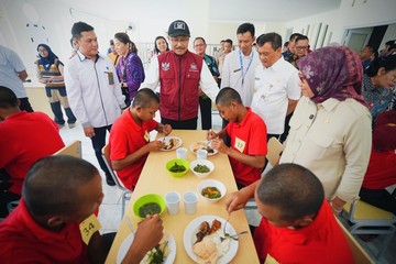 Menteri Gus Ipul Bongkar Strategi Sekolah Rakyat: Lulus Sekolah, Keluarga Naik Kelas & Stop Bansos!