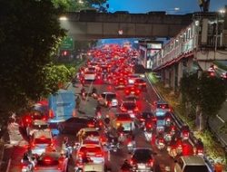 Hujan Lebat Lumpuhkan Jakarta, Ini Titik Macet Paling Parah Saat Ini!