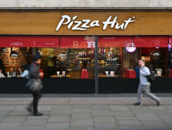 Pizza Hut PHK 1.210 Karyawan: 68 Gerai di Inggris Tutup, Ini Sebabnya!