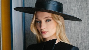 Sophie Turner & Chris Martin Dikabarkan Kencan: Benarkah Fans Berat Akhirnya Jadi Pasangan?