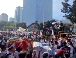 Macet Parah! Jalan Protokol Jakarta Ditutup Total Gara-gara Aksi Guru Ini